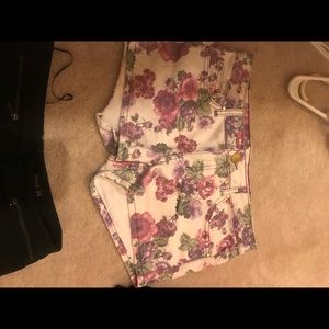 Shorts bundle size small-medium